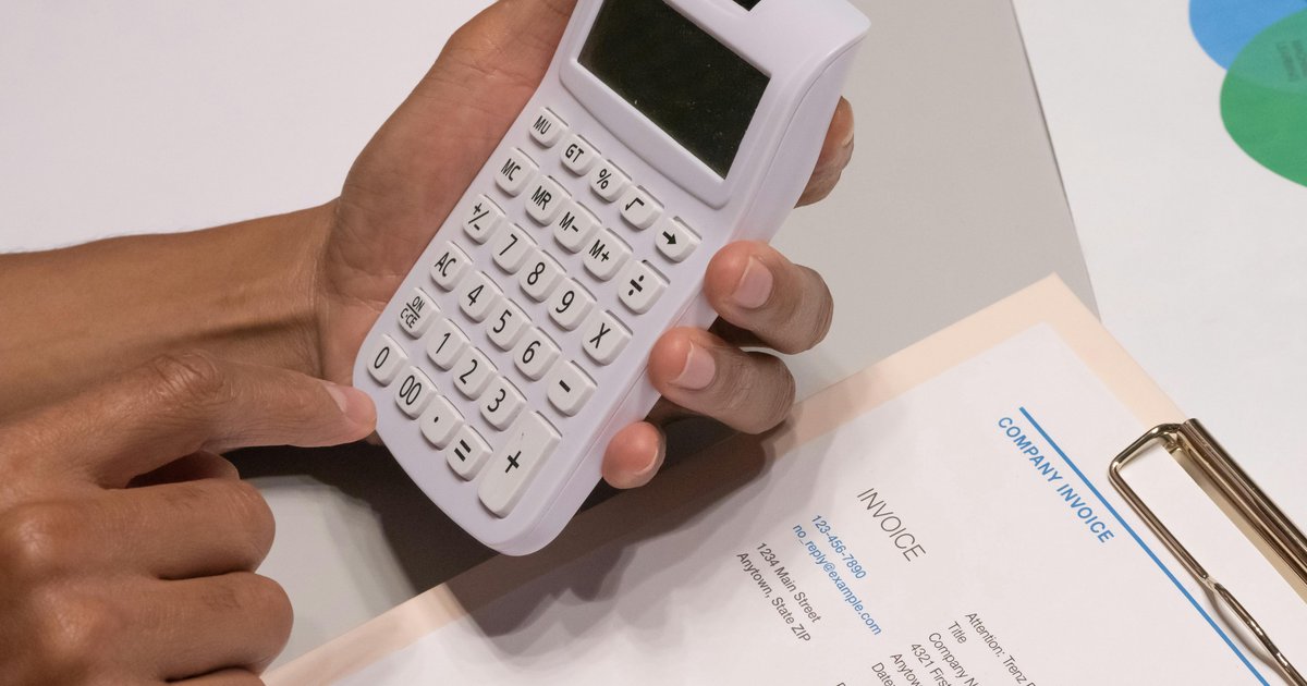 Jak poprawnie wystawić fakturę VAT - wzór i najczęstsze błędy