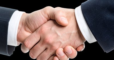 Praca na umowie B2B - zalety, wady i aspekty podatkowe